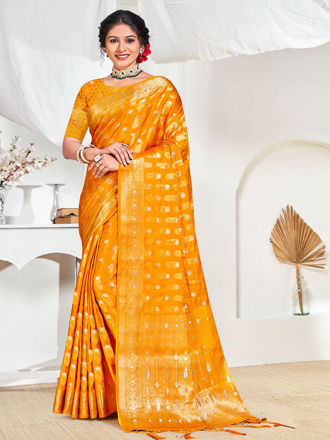 

Exclusiva Woven Design Zari Saree, Orange