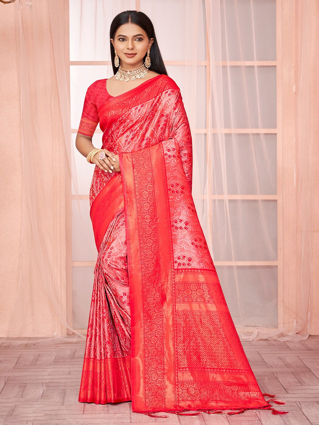 

Exclusiva Woven Design Zari Saree, Red