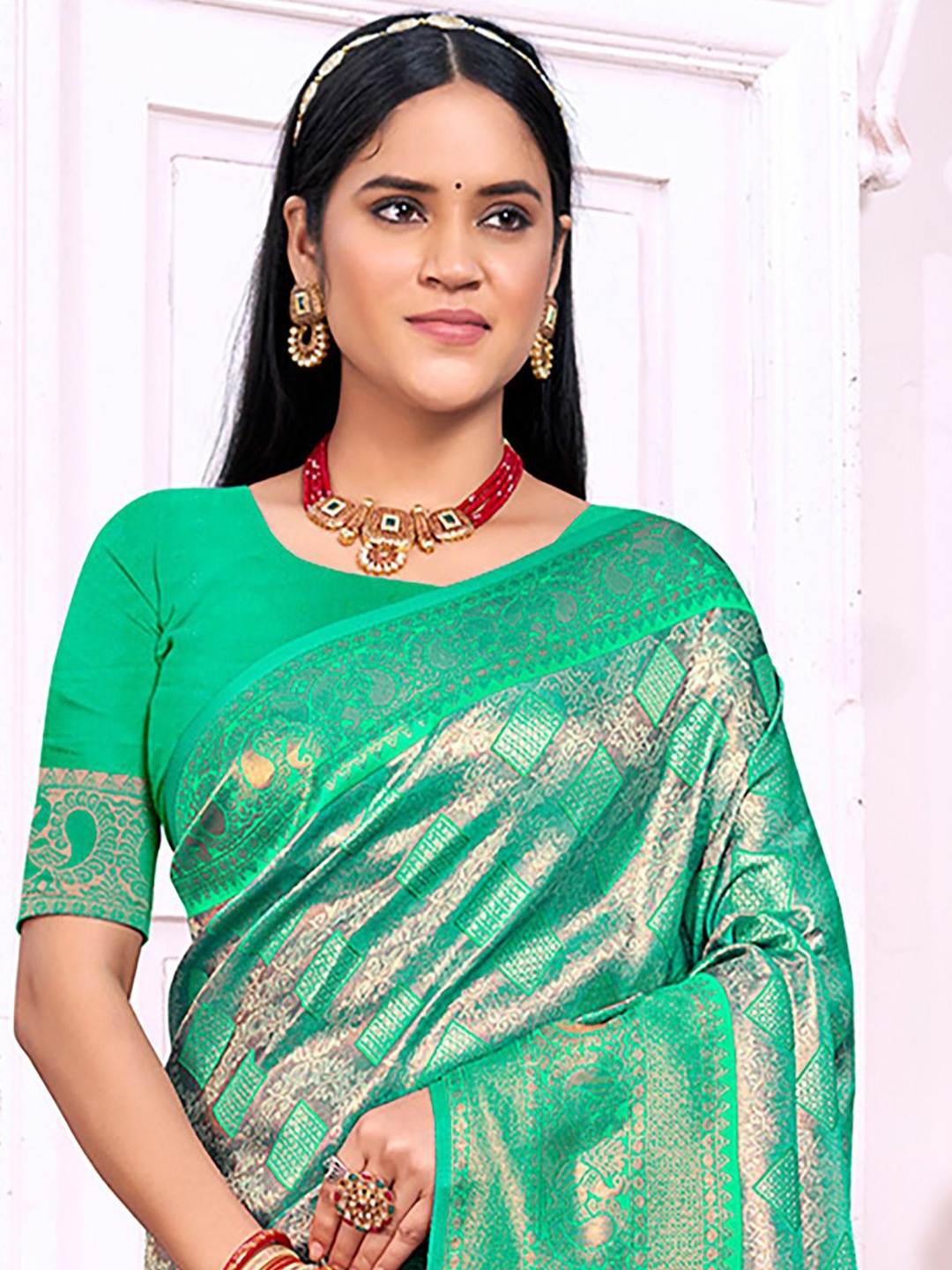 

Exclusiva Geometric Woven Design Zari Saree, Green