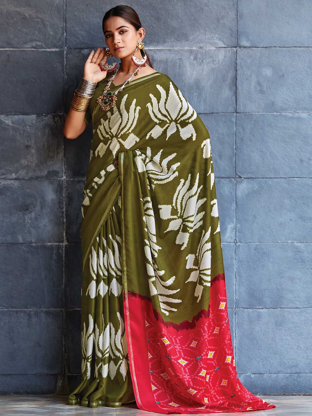 

Mitera Floral Zari Tussar Saree, Green