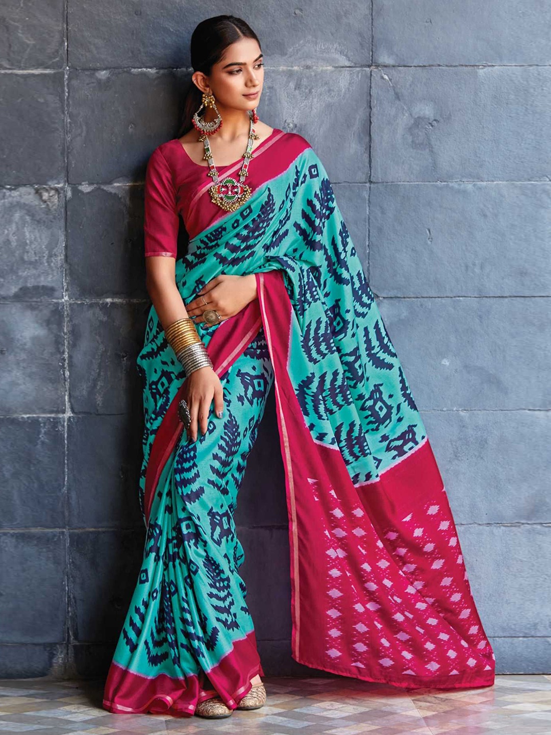 

Mitera Floral Zari Tussar Saree, Teal