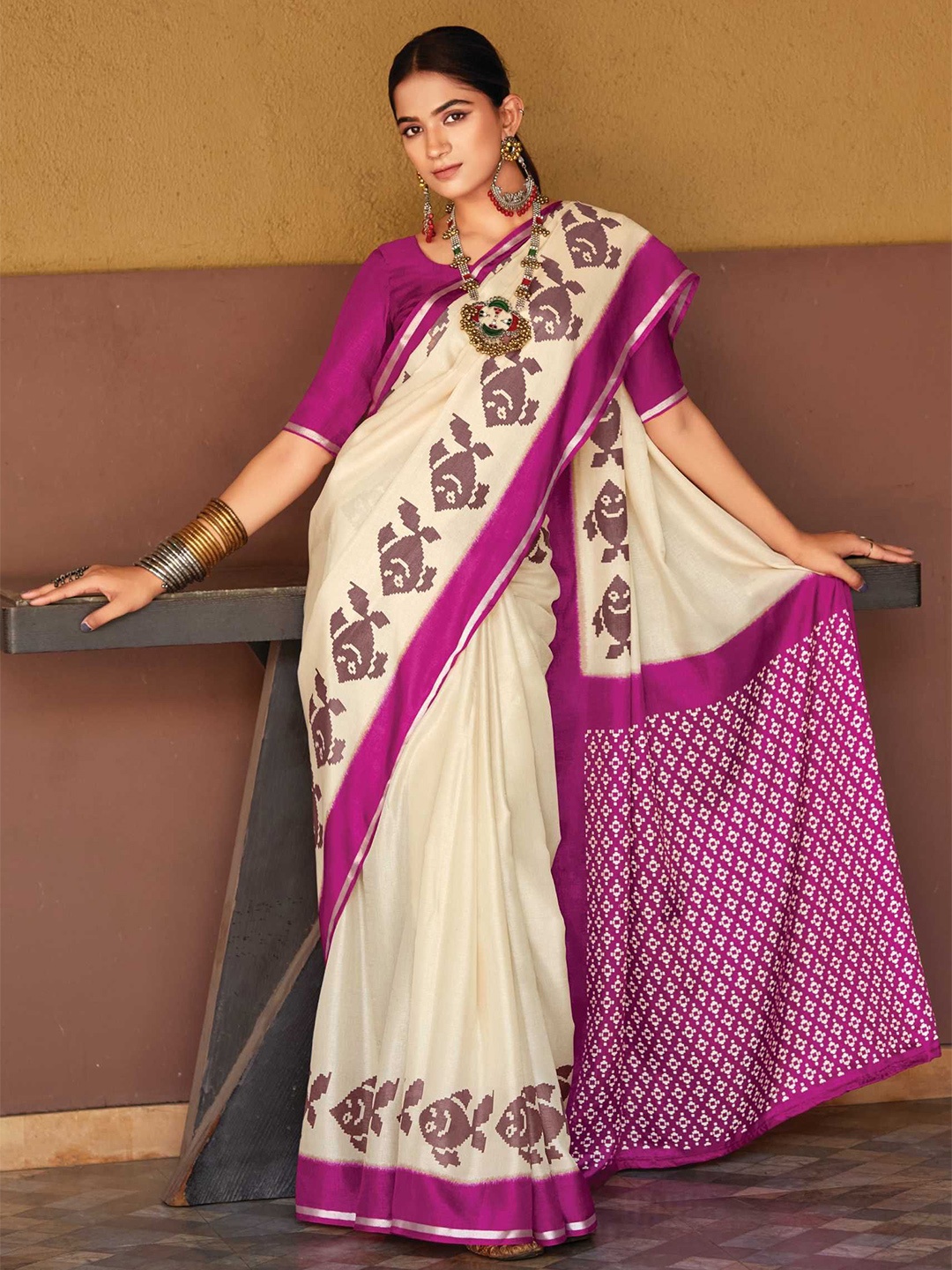 

Mitera Zari Tussar Saree, Cream