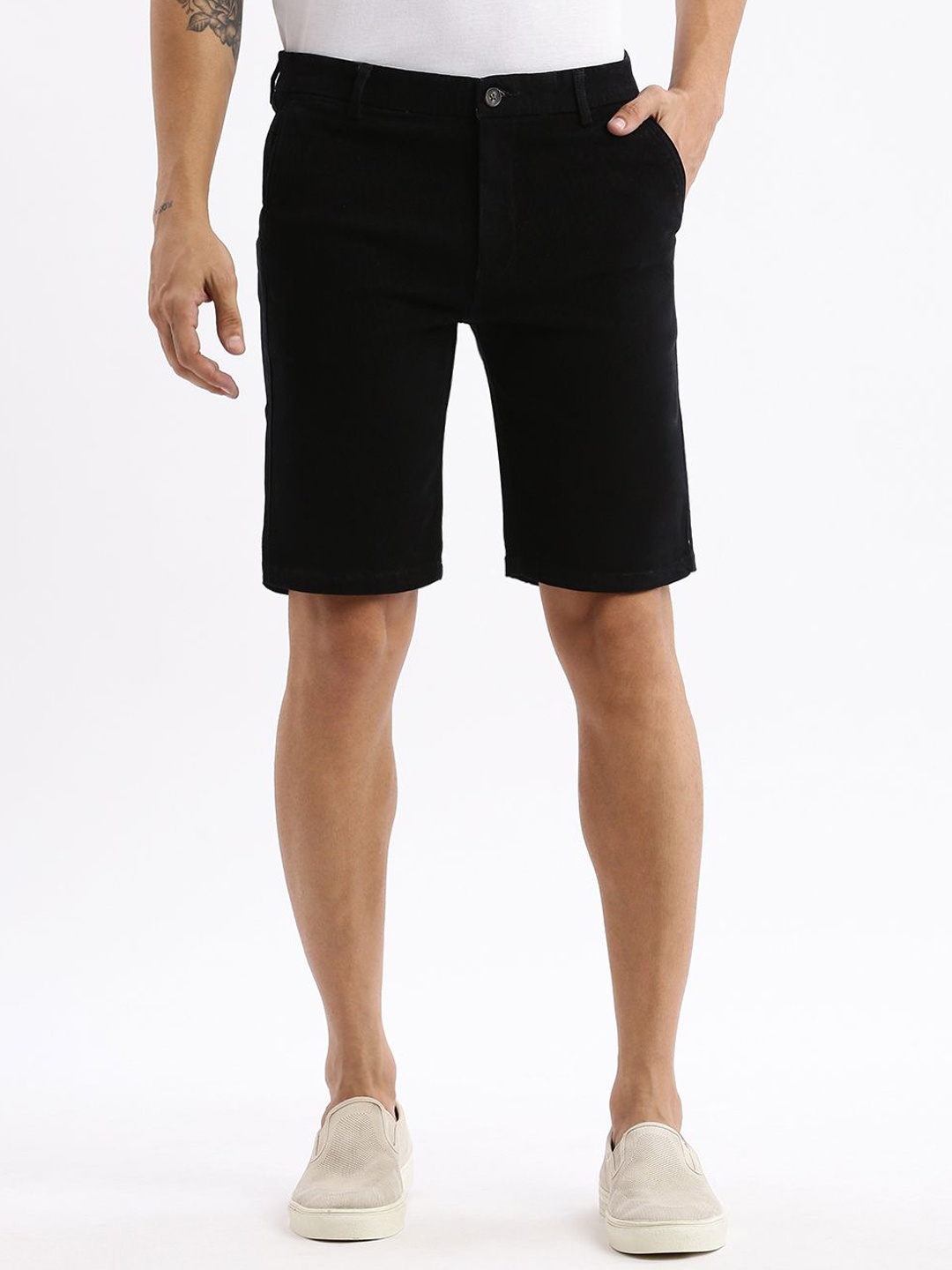 

SHOWOFF Men Slim Fit Low-Rise Denim Shorts, Black