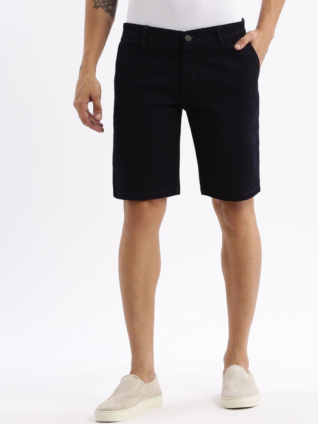 

SHOWOFF Men Slim Fit Low-Rise Denim Shorts, Navy blue