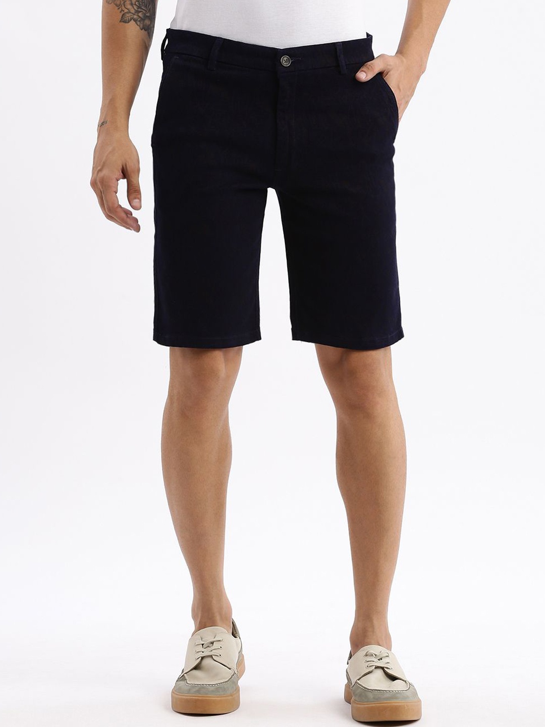 

SHOWOFF Men Slim Fit Low-Rise Denim Shorts, Navy blue