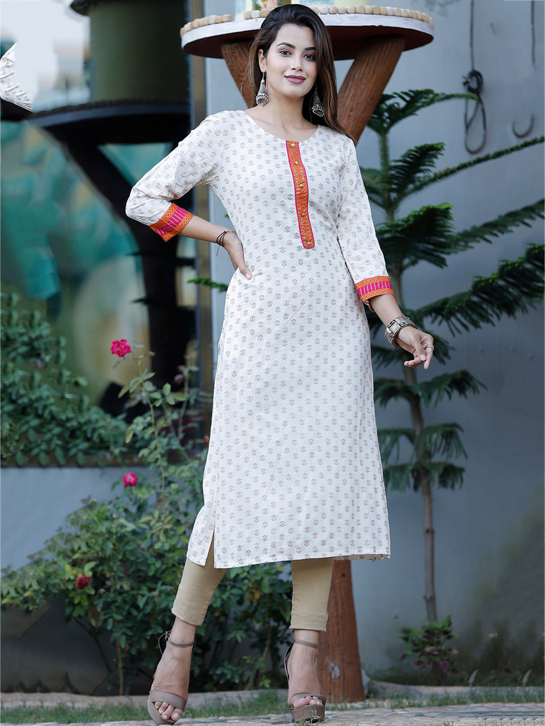 

VASVI Floral Printed Straight Kurta, Cream