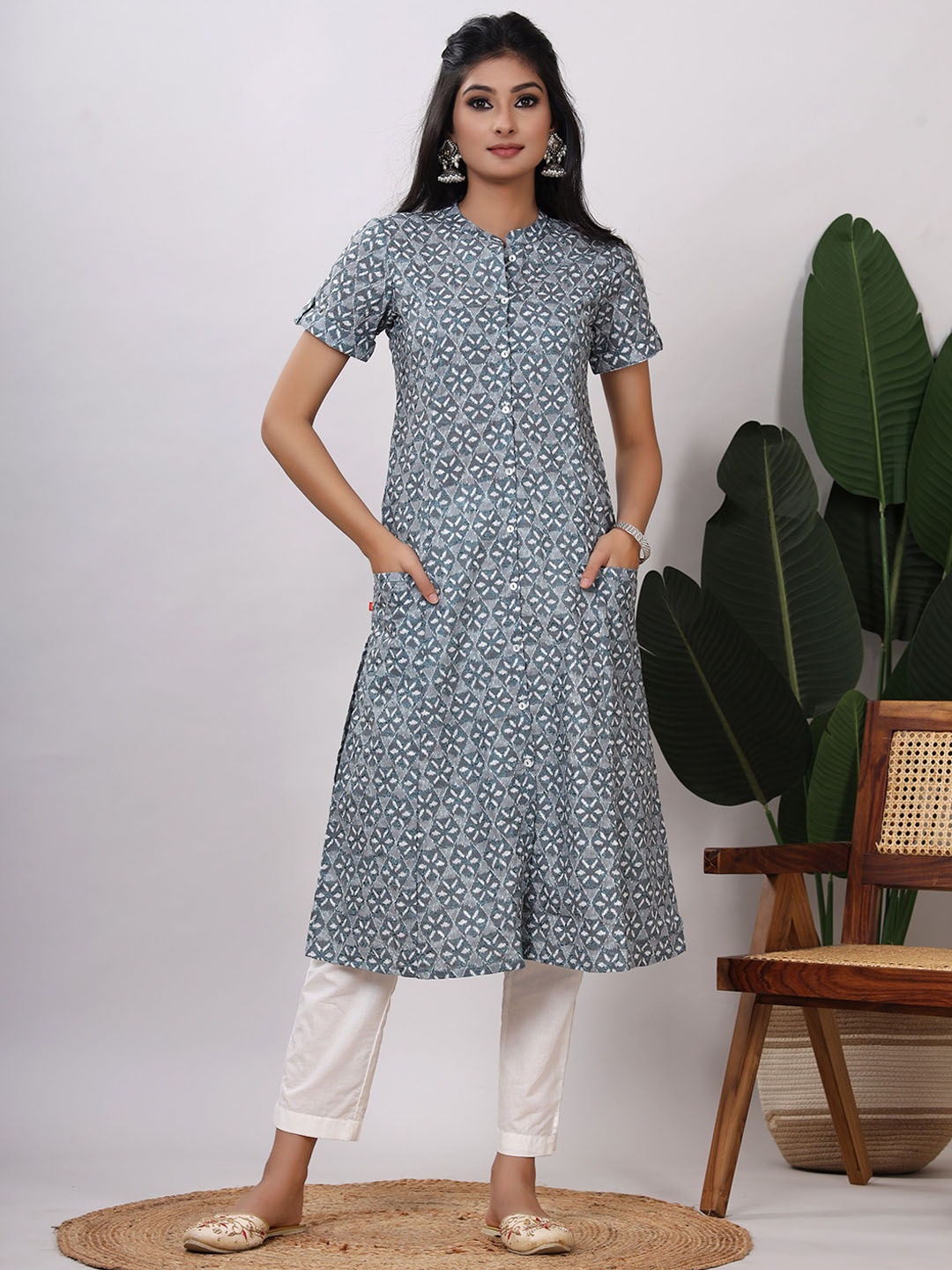 

VASVI Geometric Printed A-Line Kurta, Green