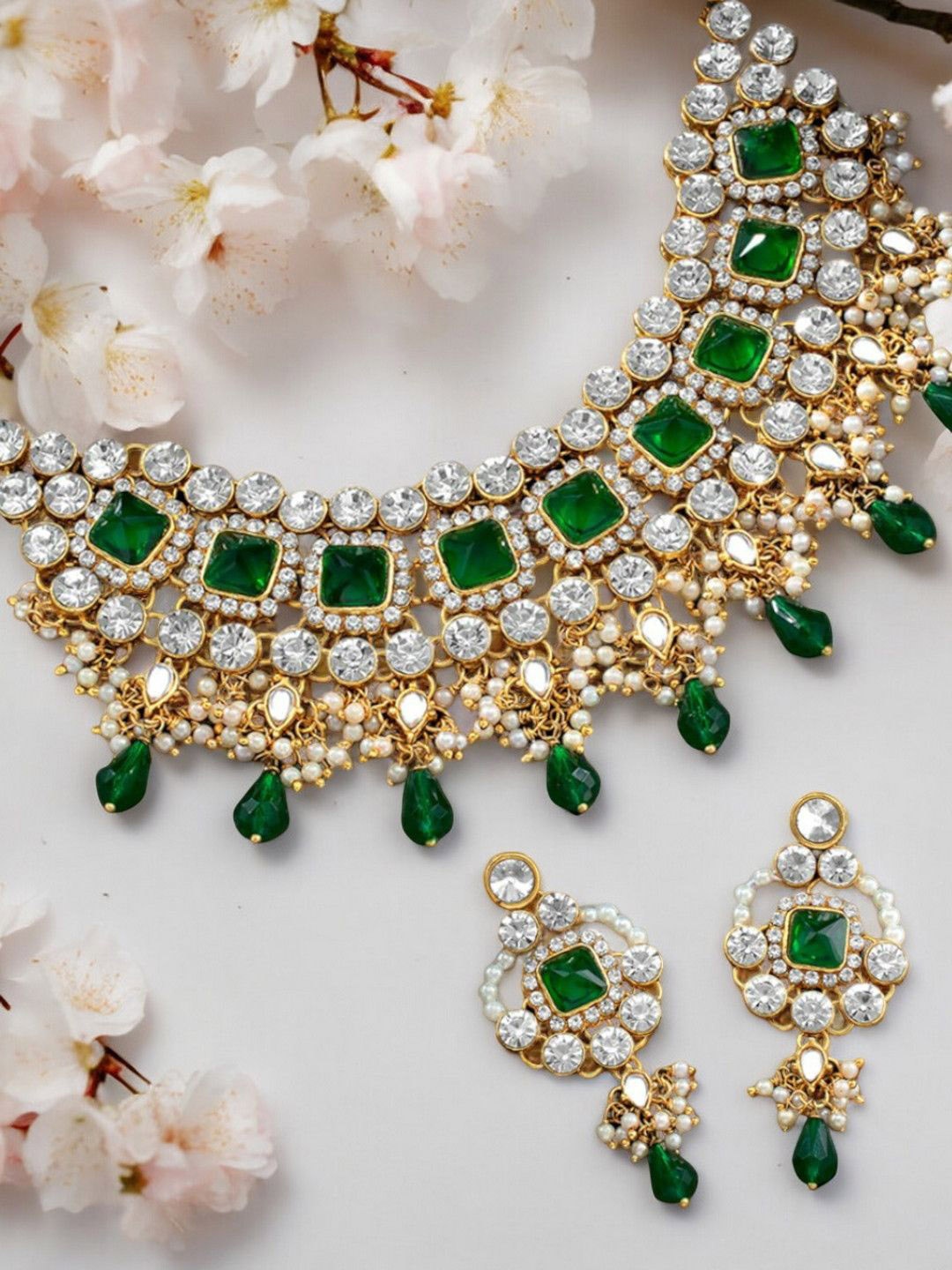 

OOMPH Kundan Studded & Beaded Jewellery Set, Gold