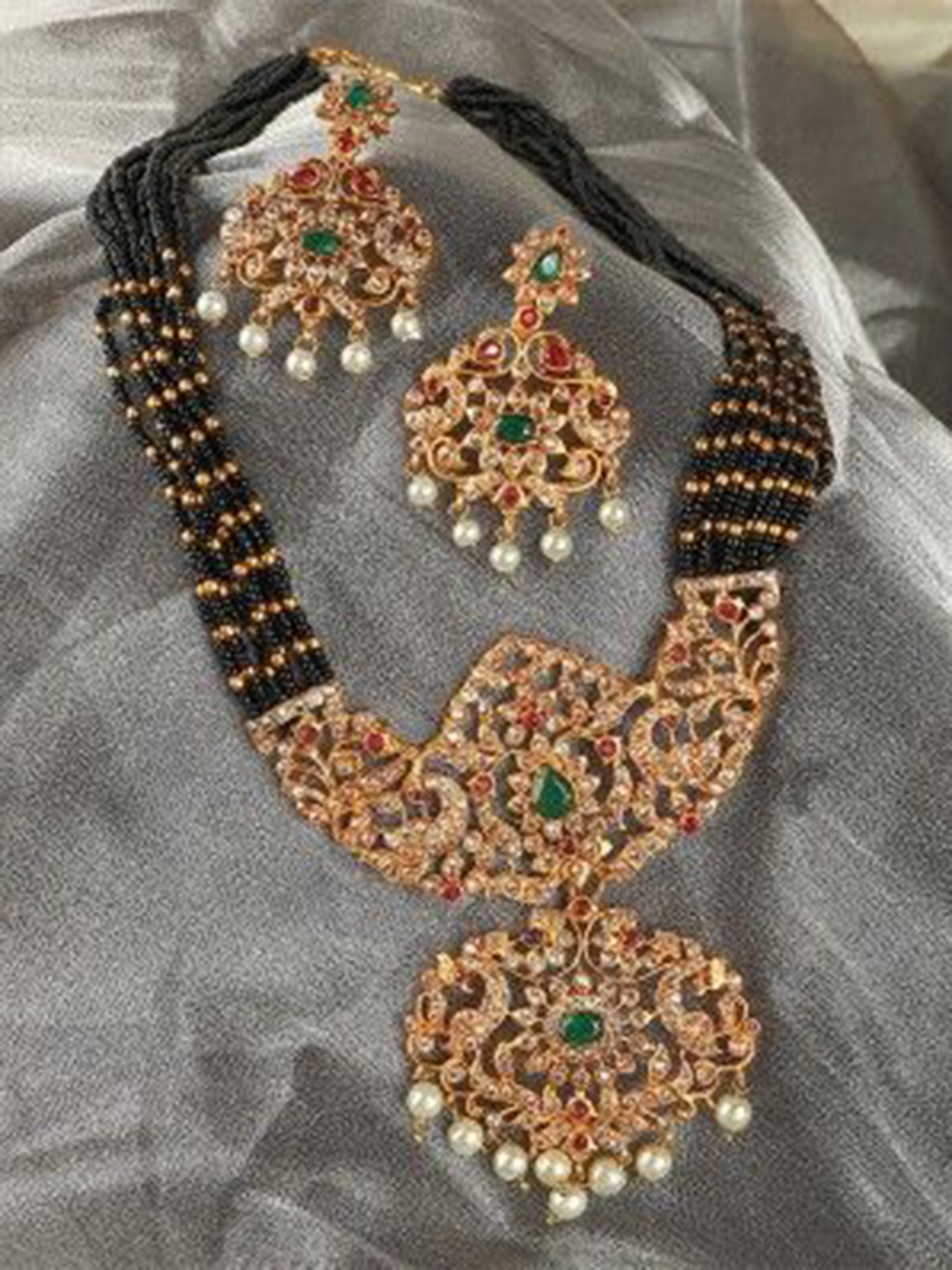

StileAdda Gold-Plated Stones-Studded & Beaded Jewellery Set