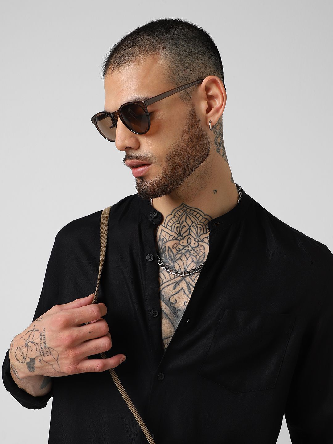 

VASTRADO Men Classic Mandarin Collar Shirt, Black