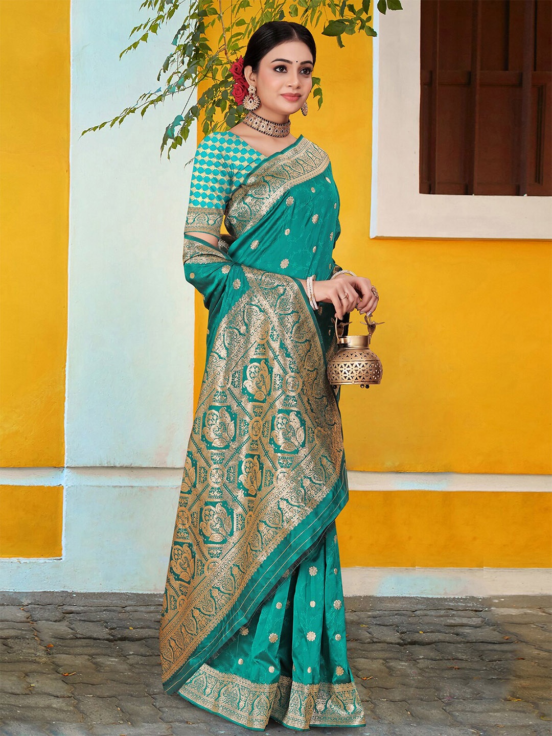 

ODETTE Woven Design Zari Banarasi Saree, Green