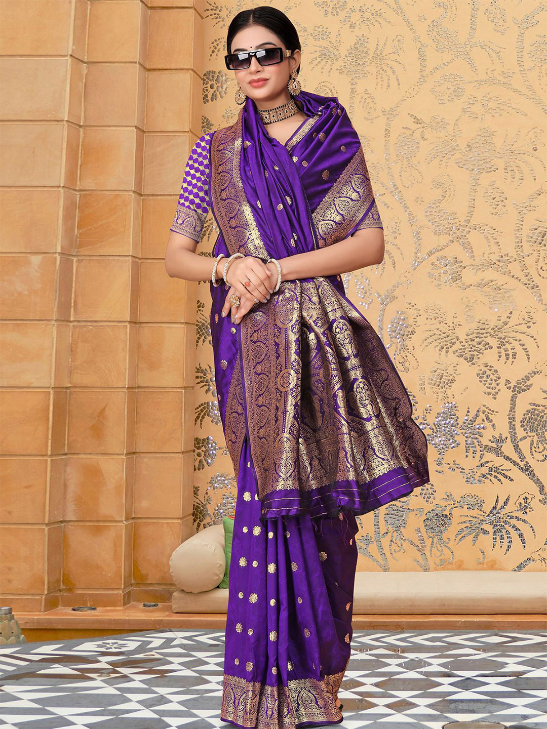

ODETTE Woven Design Zari Banarasi Saree, Violet