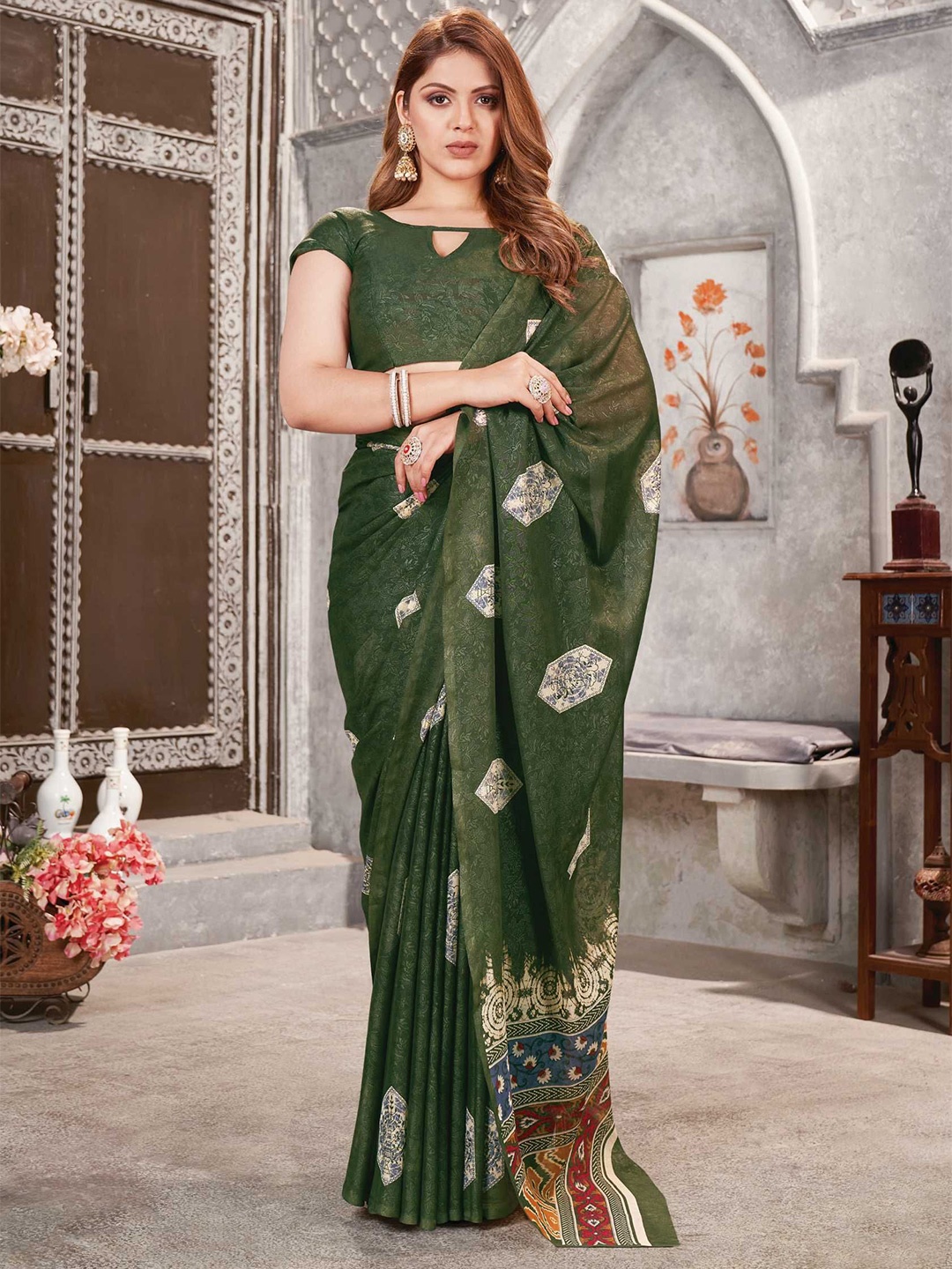 

Mitera Ethnic Motifs Saree, Green