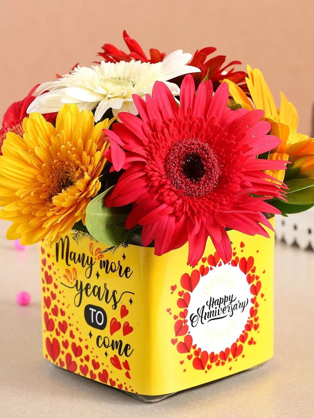 

fnp 8 pieces Yellow Mixed Gerberas Fresh Flowers Vase, Red