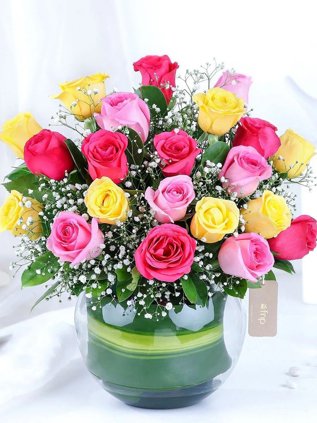 

fnp Pink Red Blissful Mixed Roses Glass Vase Arrangement