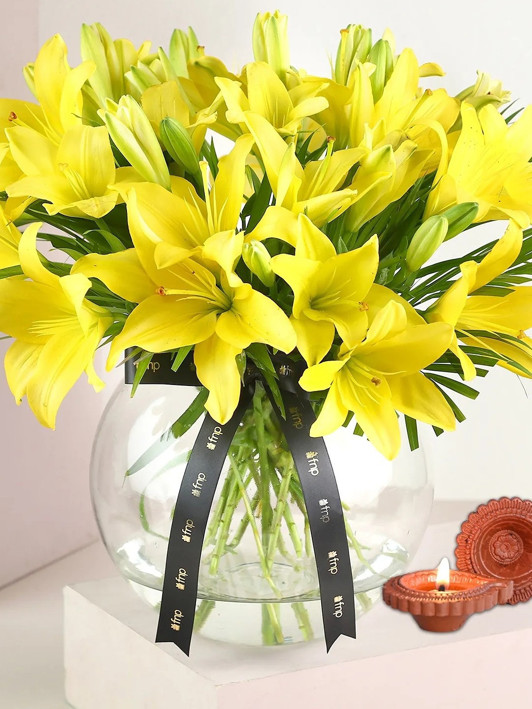 

fnp 10 pieces Yellow Lilies Fresh Flowers Bouquet