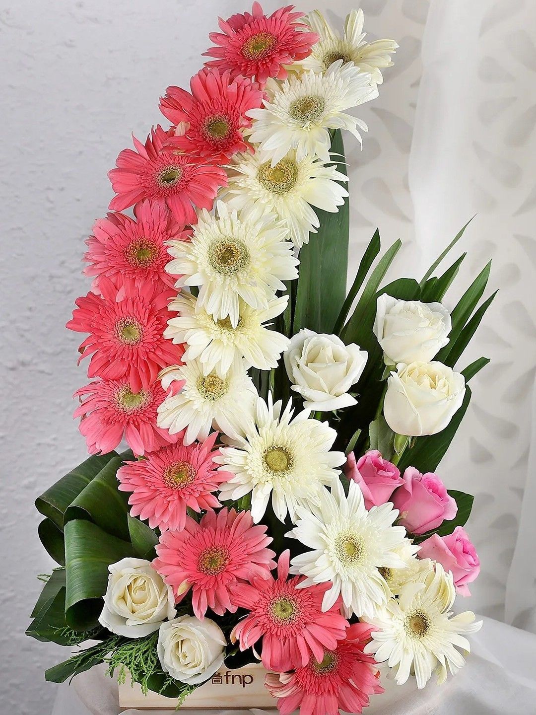 

fnp White & Pink 28 Pieces Fresh Flowers Bouquet