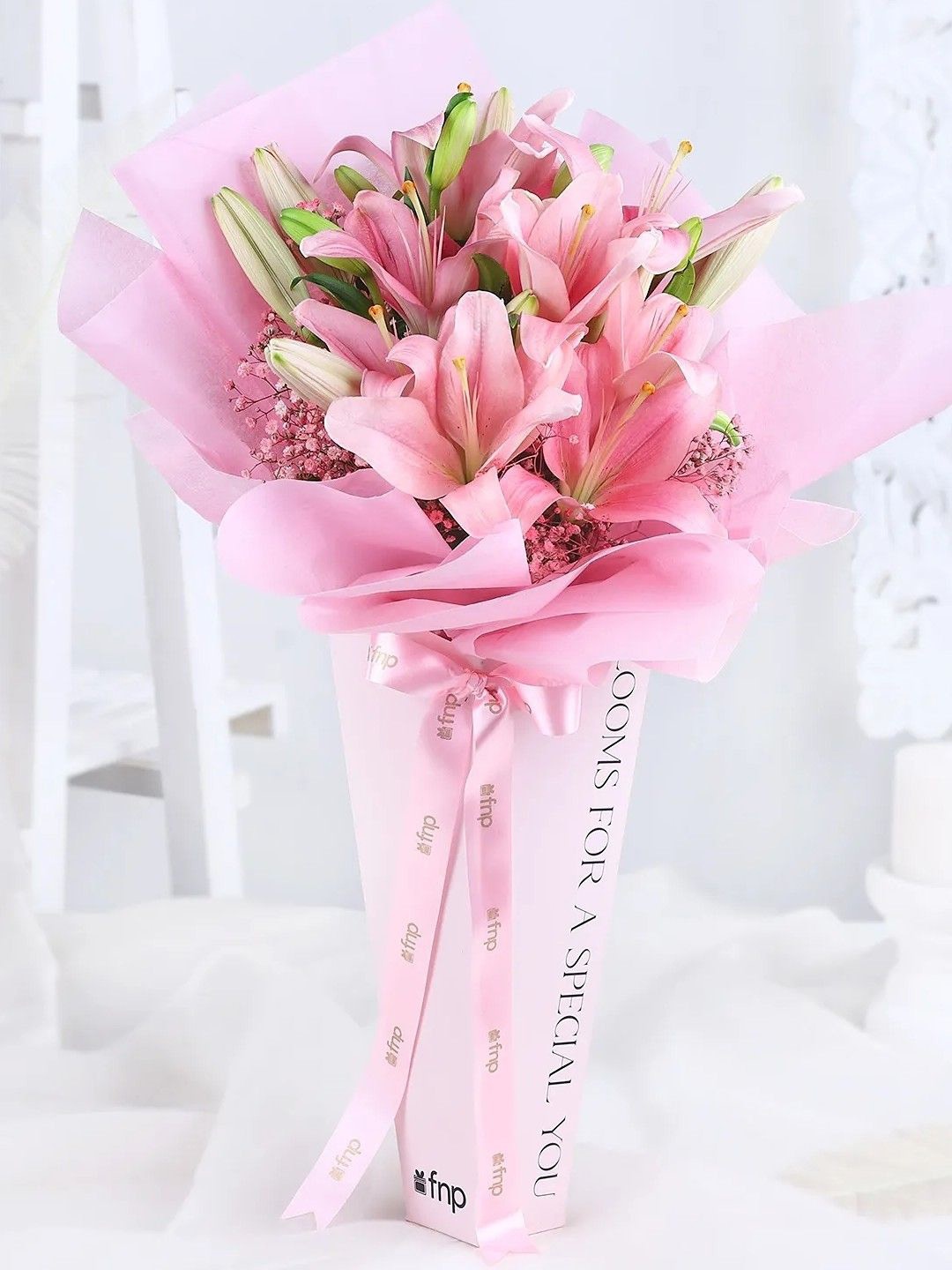 

fnp Pink & Green 8 Pieces Lily Box Fresh Flowers