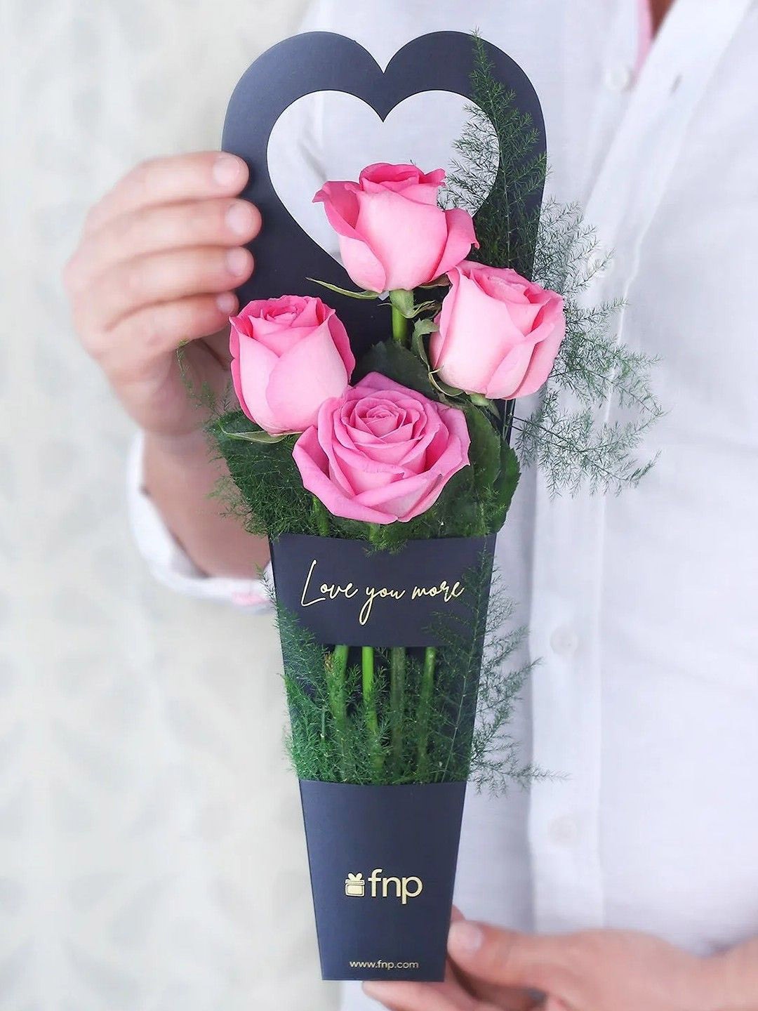 

fnp Pink & Green 4 Pieces Rose Fresh Flowers Bouquet