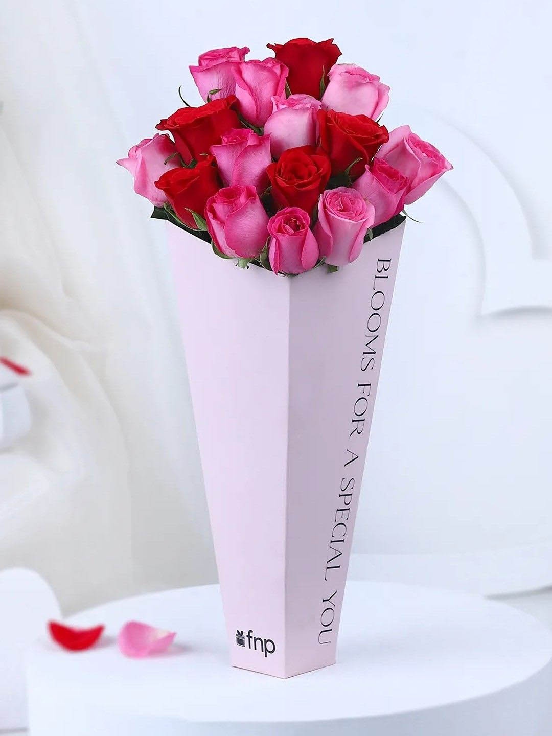

fnp Red & Pink 15 Pieces Roses Fresh Flowers Bouquet