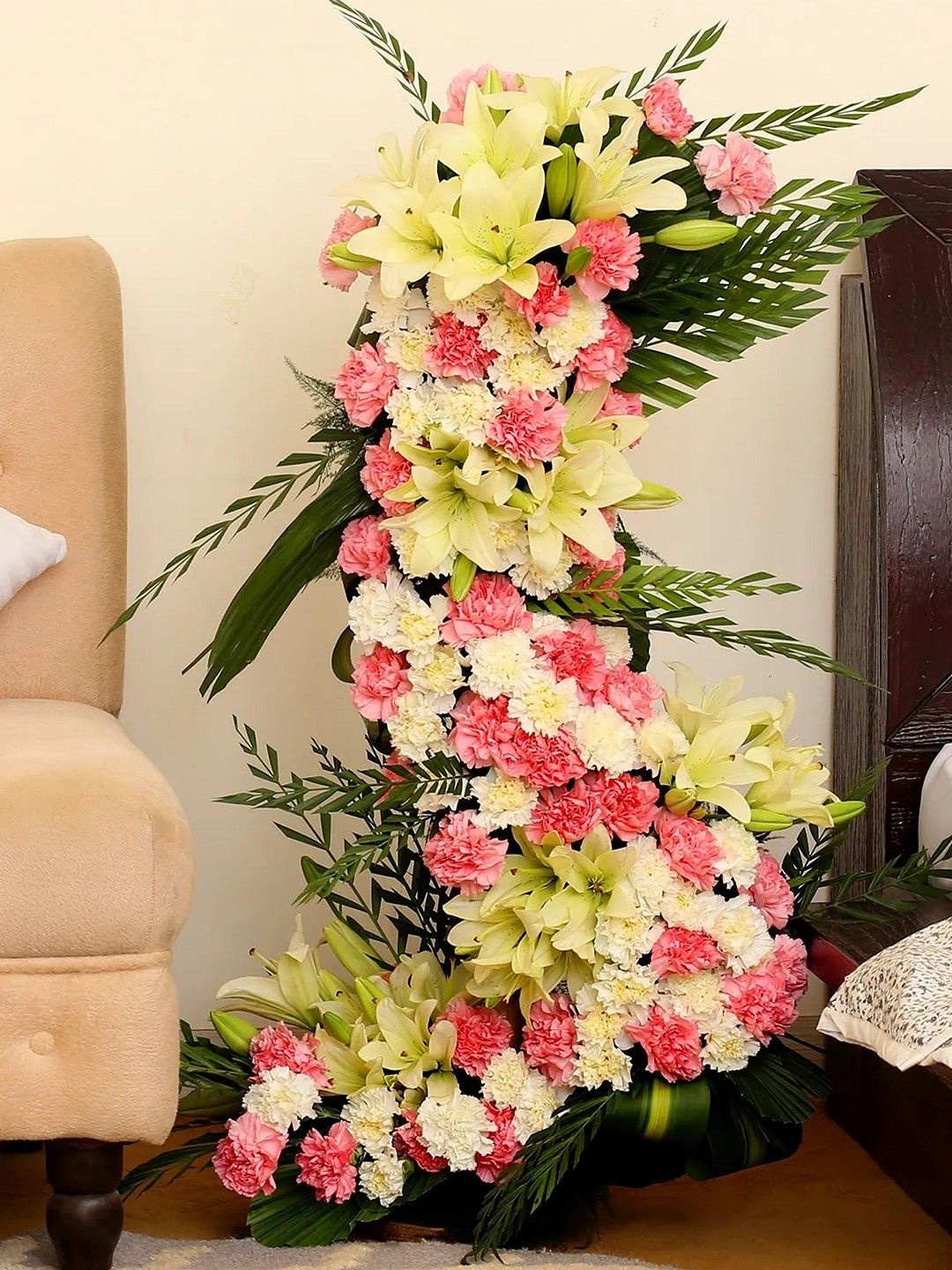 

fnp Pink & White 119 Pieces Mixed Fresh Flowers Arrangement
