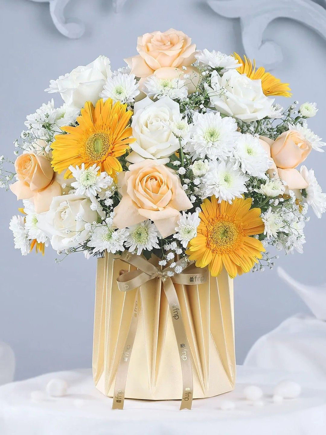 

fnp White & Yellow 24 Pieces Rose N Gerbera Fresh Flowers Bouquet