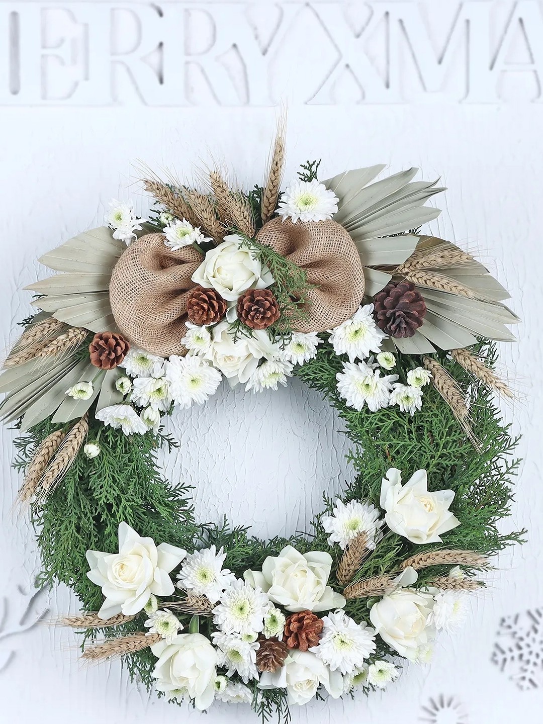 

fnp White 14 Pieces Daisy & Roses Fresh Flowers
