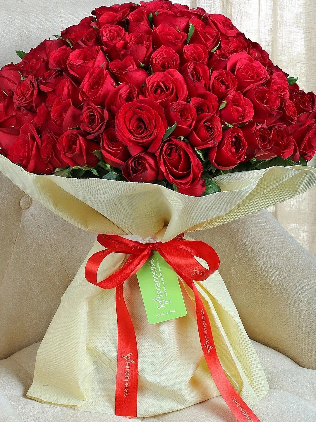 

fnp Red 150 Pieces Roses Fresh Flowers Bouquet