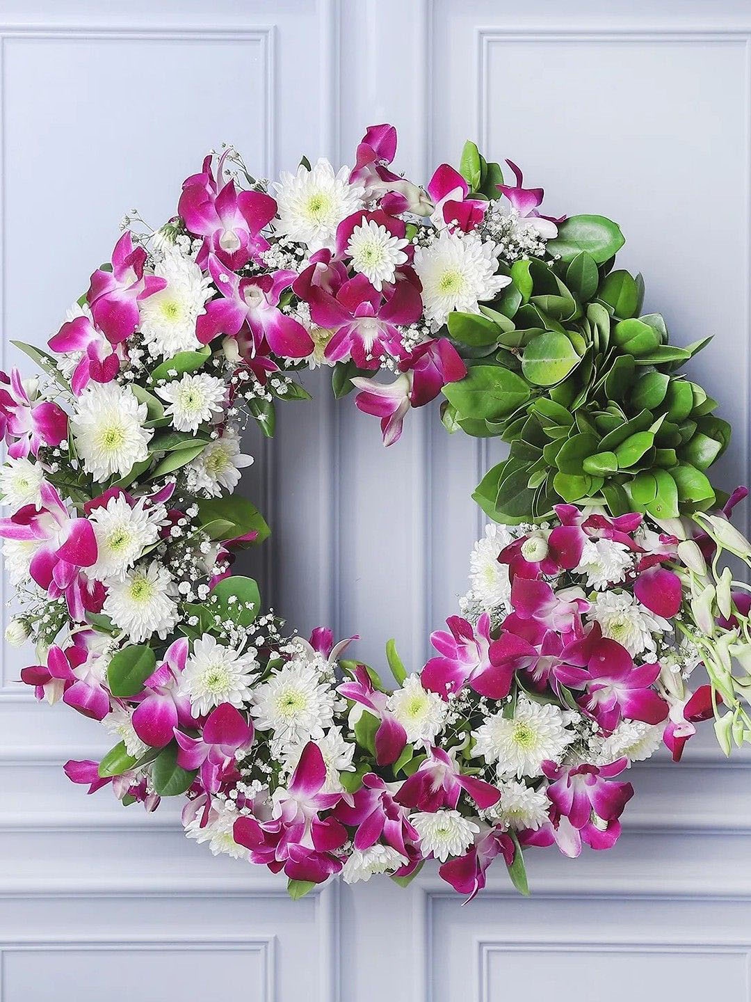 

fnp Purple & White 17 Pieces Mixed Fresh Flowers