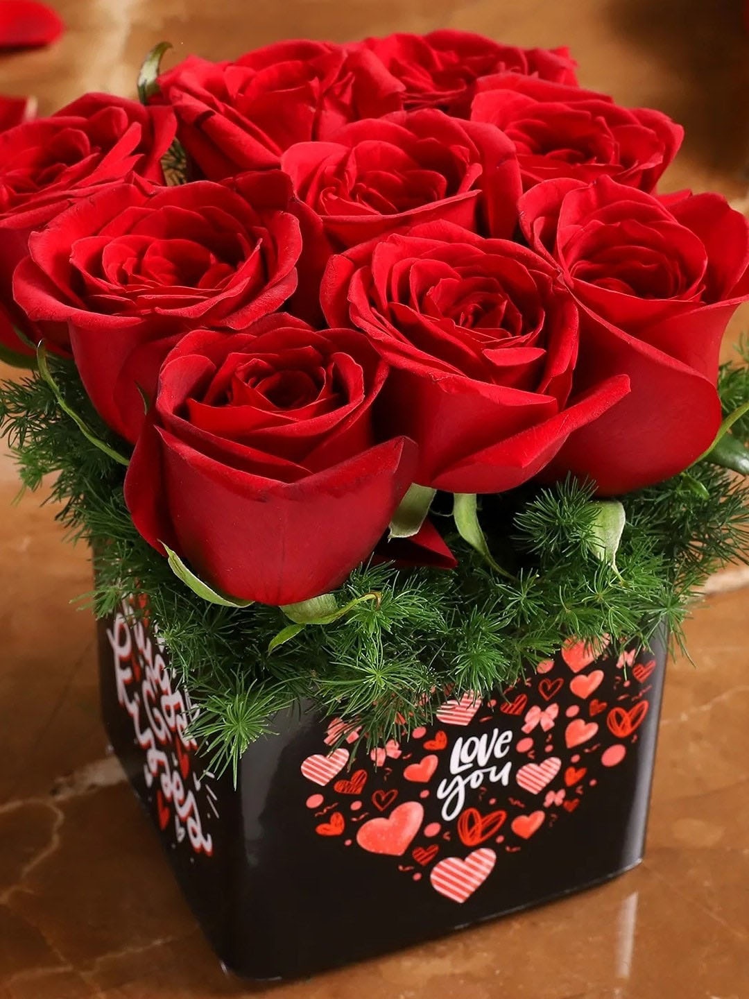 

fnp Red 9Pieces Roses Fresh Flowers Vase