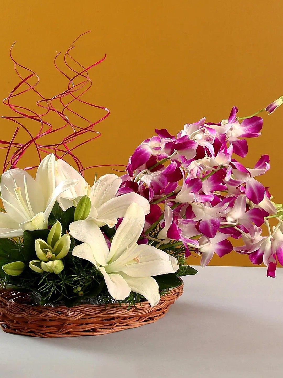 

fnp 15 Pieces White Mixed Fresh Flowers Basket