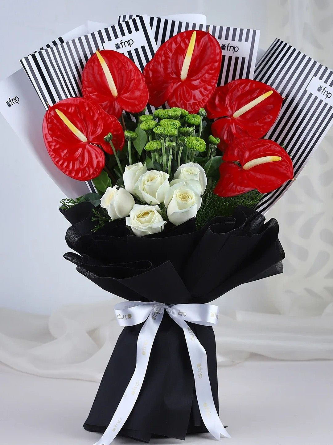 

fnp Red & White 16 Pieces Fresh Flowers Bouquet