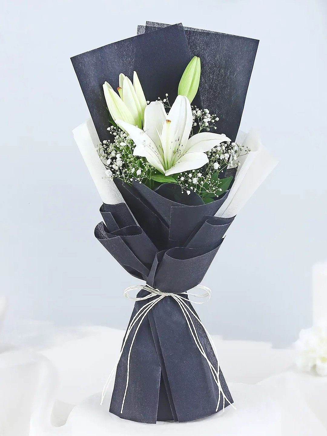 

fnp White Lilly Fresh Flowers Bouquet