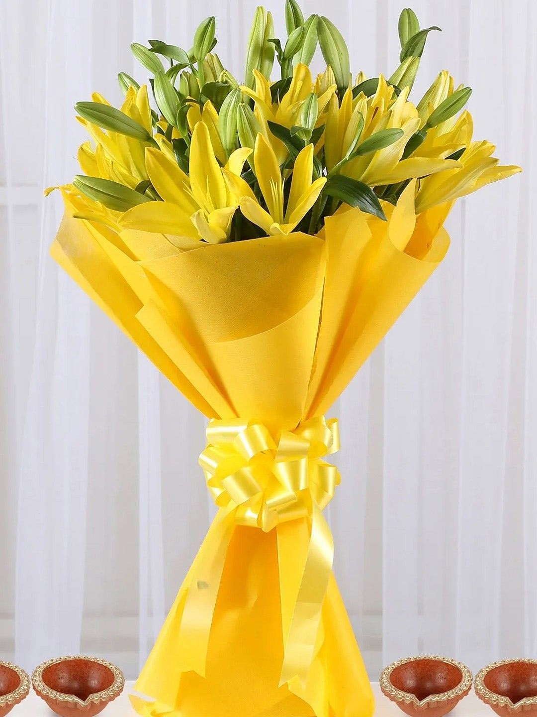 

fnp Yellow & Green 6 Pieces Lilies Fresh Flowers Bouquet