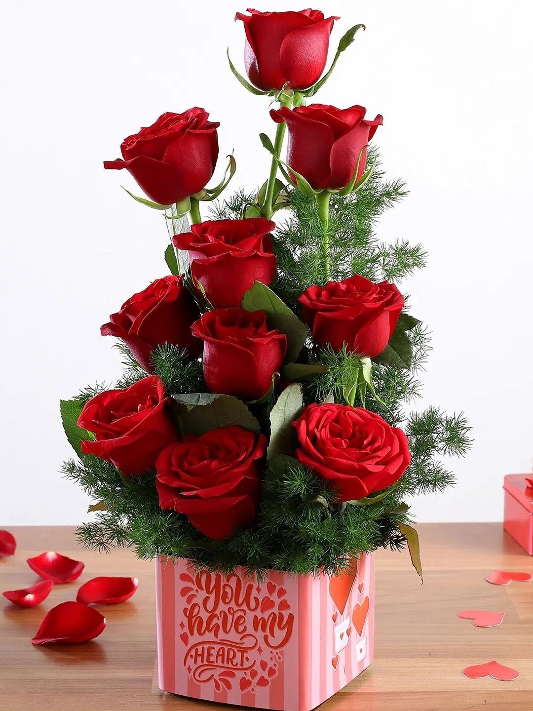 

fnp Red & Green 10 Pieces Roses Fresh Flowers Box
