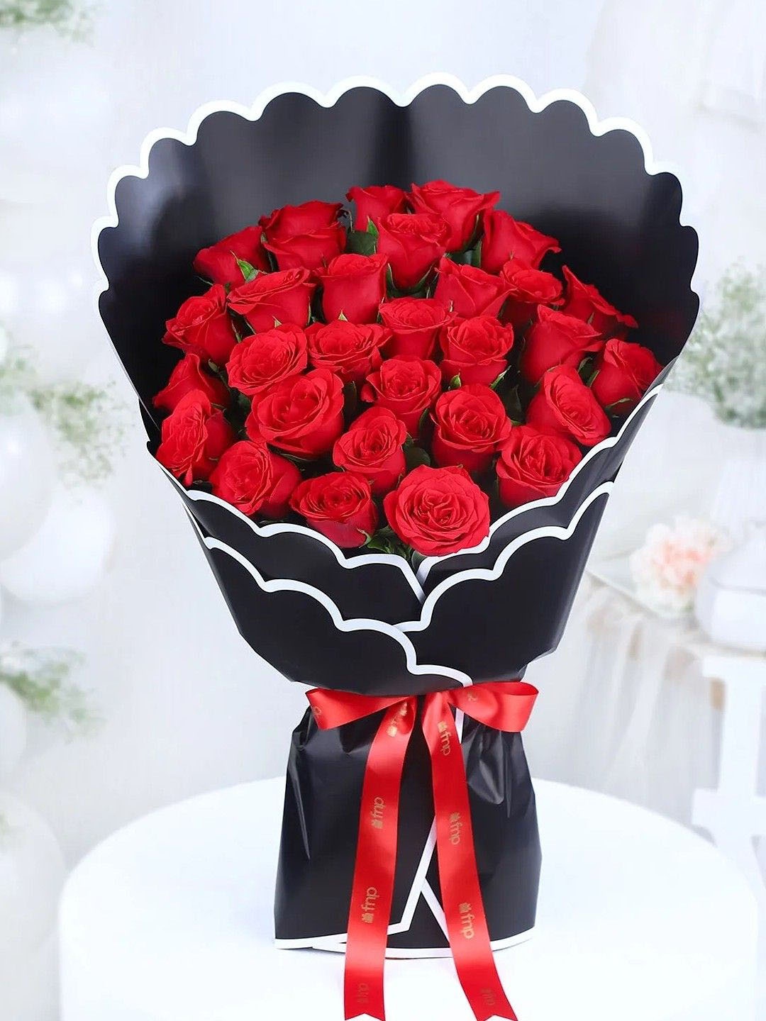 

fnp Red 30Pieces Roses Fresh Flowers Bouquet