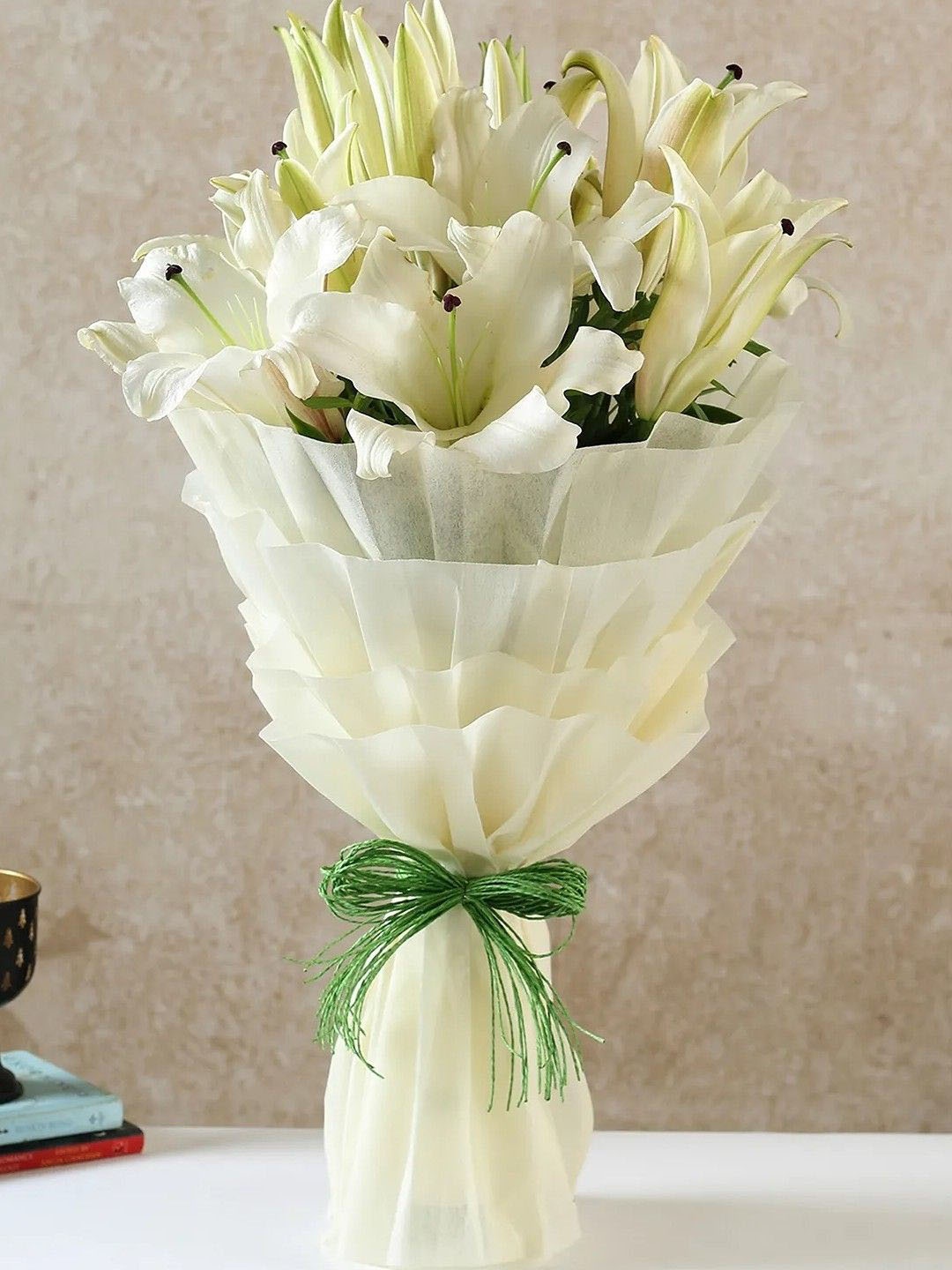 

fnp White 5 Pieces Lilies Fresh Flowers Bouquet