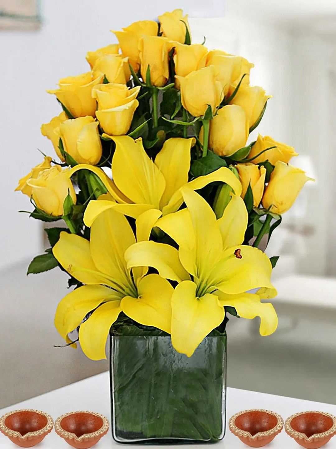 

fnp Yellow & Green 23 Pieces Mixed Fresh Flowers Vase