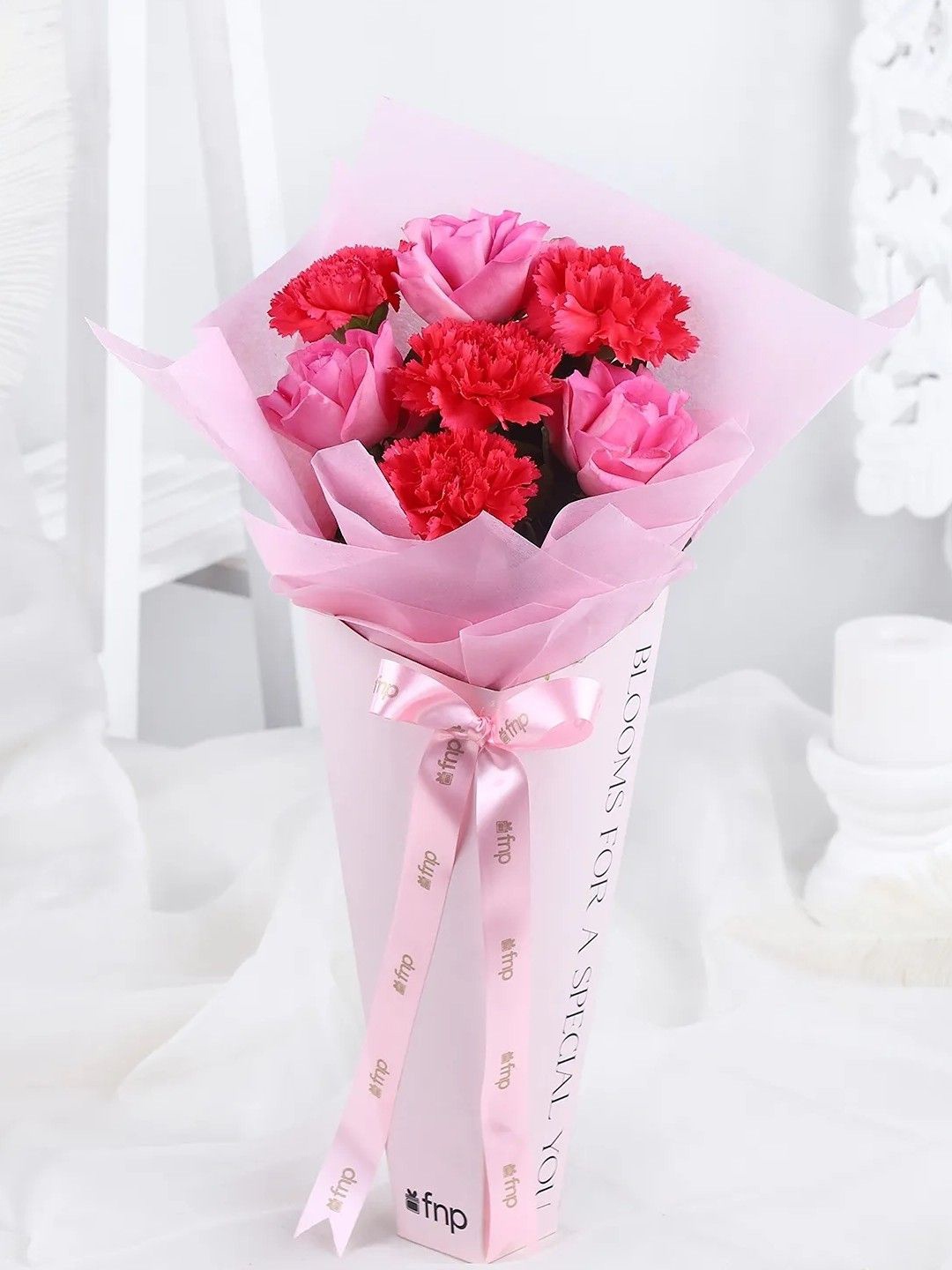 

fnp Red & Pink 7 Pieces Mixed Fresh Flowers Bouquet