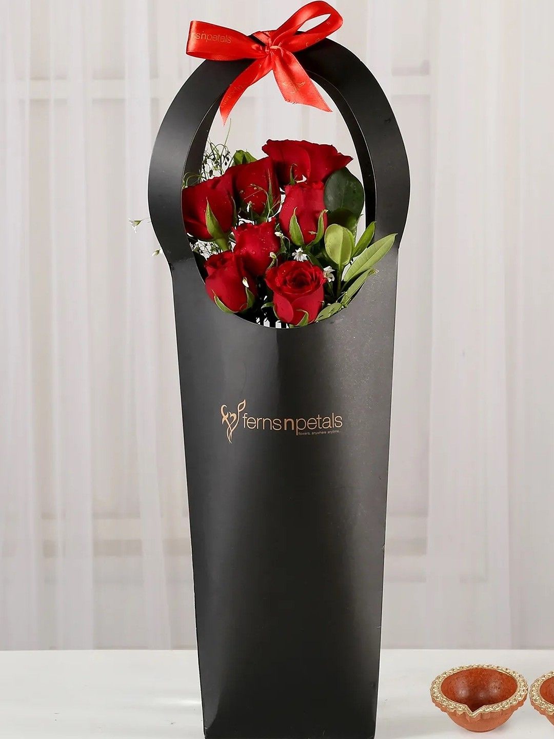

fnp Red & Green 7 Pieces Rose Fresh Flowers Bouquet