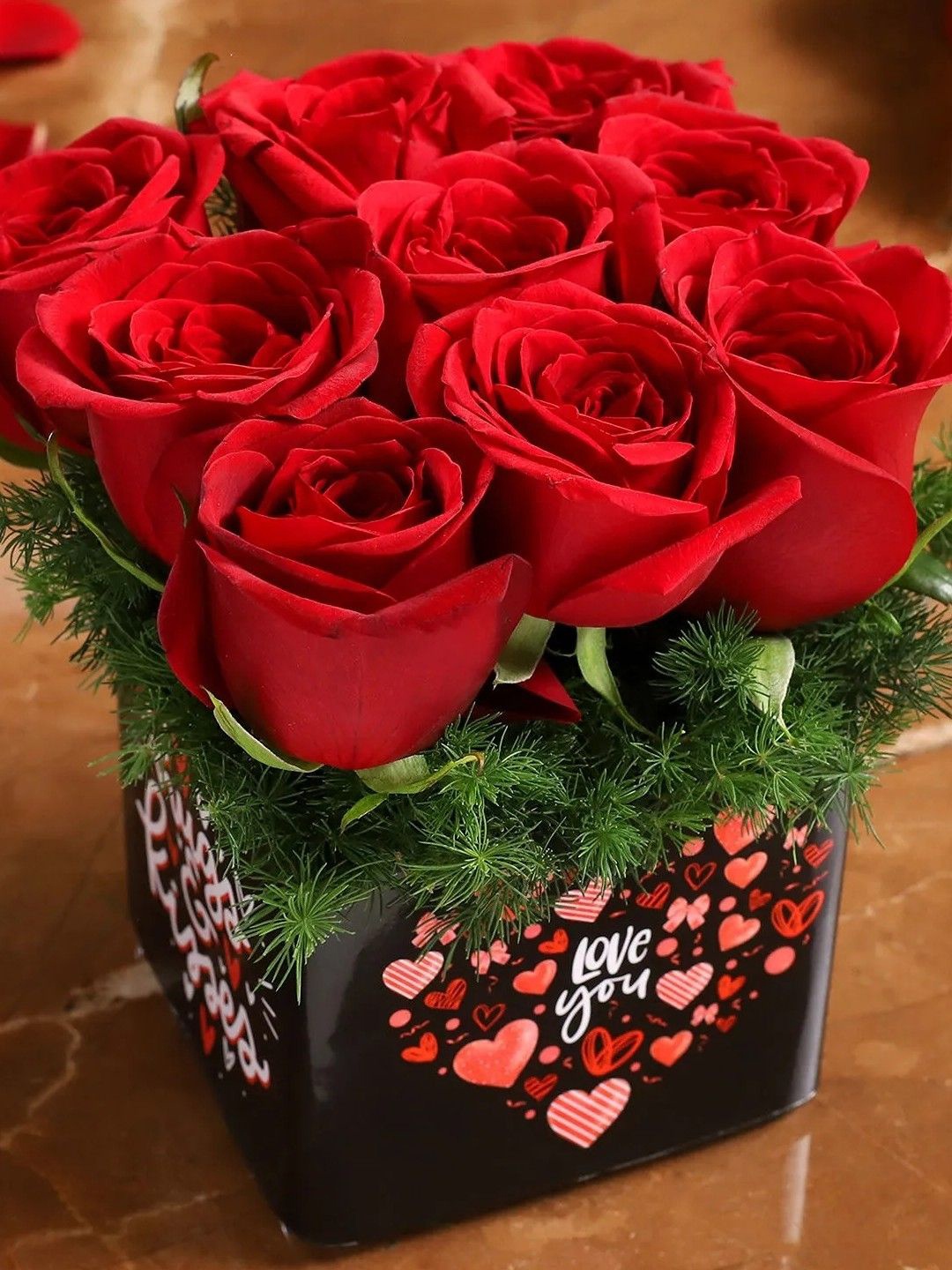 

fnp Red 9 Pieces Roses Fresh Flowers Vase