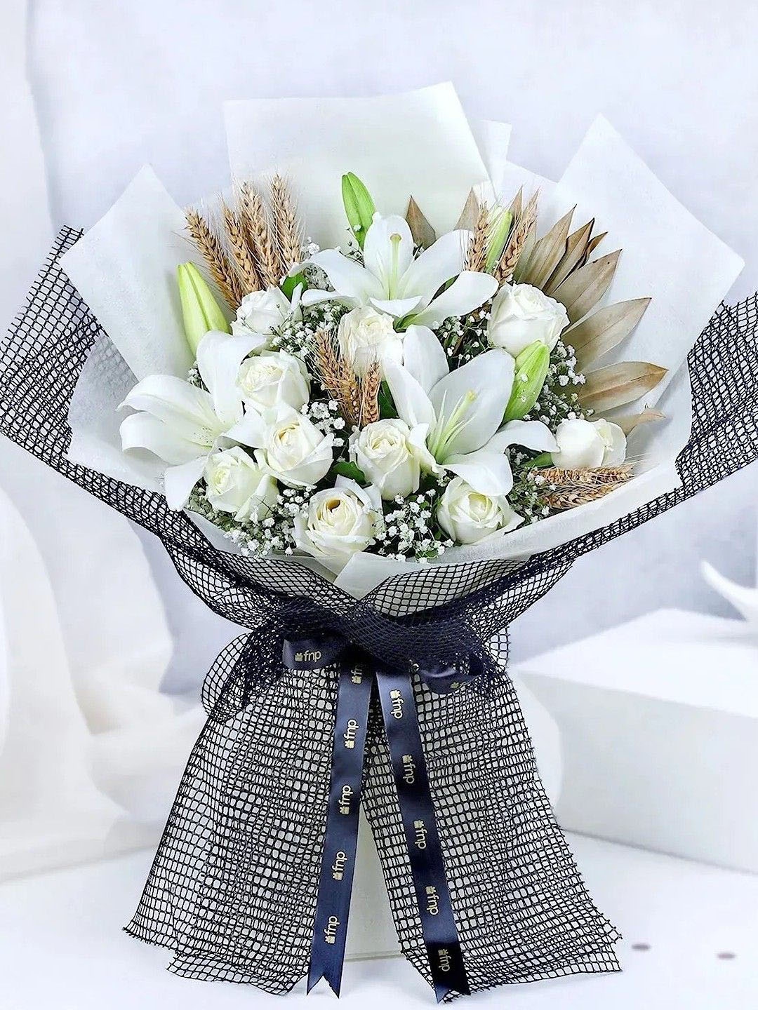 

fnp White 12 Pieces Mixed Fresh Flowers Bouquet