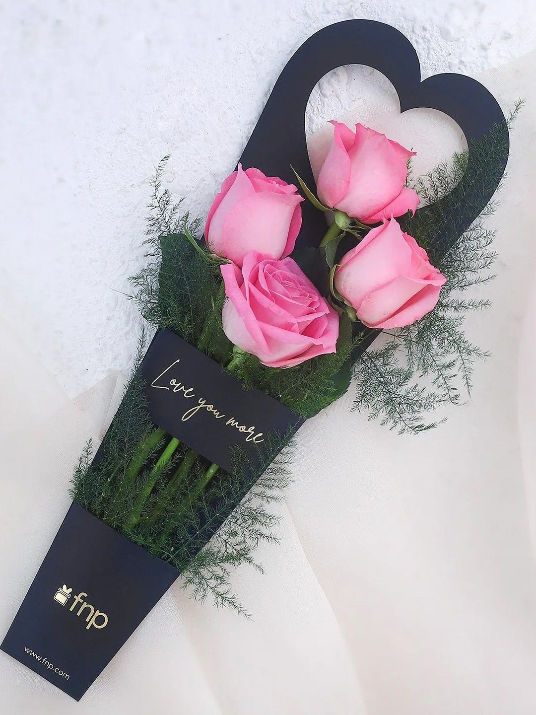 

fnp Pink & Green 4Pieces Rose Fresh Flowers Bouquet