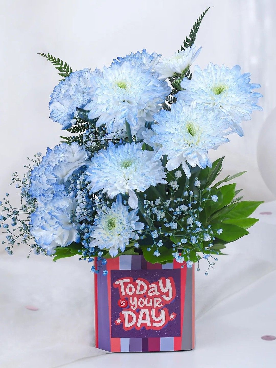 

fnp White & Blue 5 Pcs Daisy & Carnations Fresh Flowers Vase