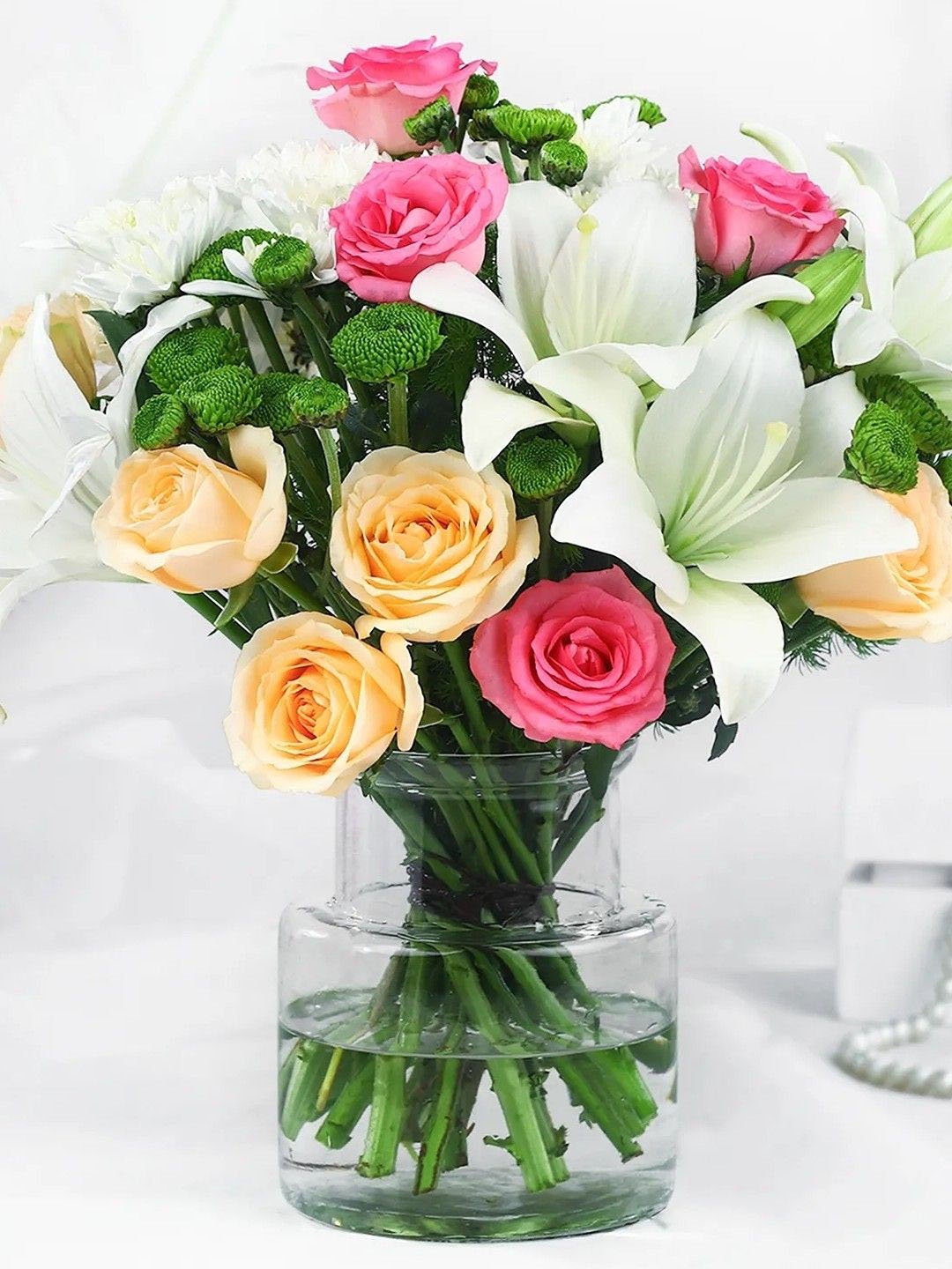 

fnp Pink & Yellow 15 Pieces Roses Fresh Flower Vase, White