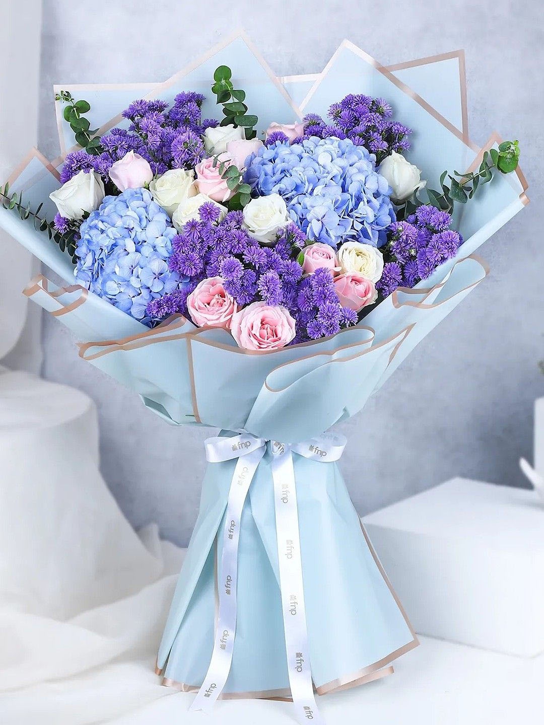 

fnp Purple & Green 25 Pieces Mixed Fresh Flowers Bouquet
