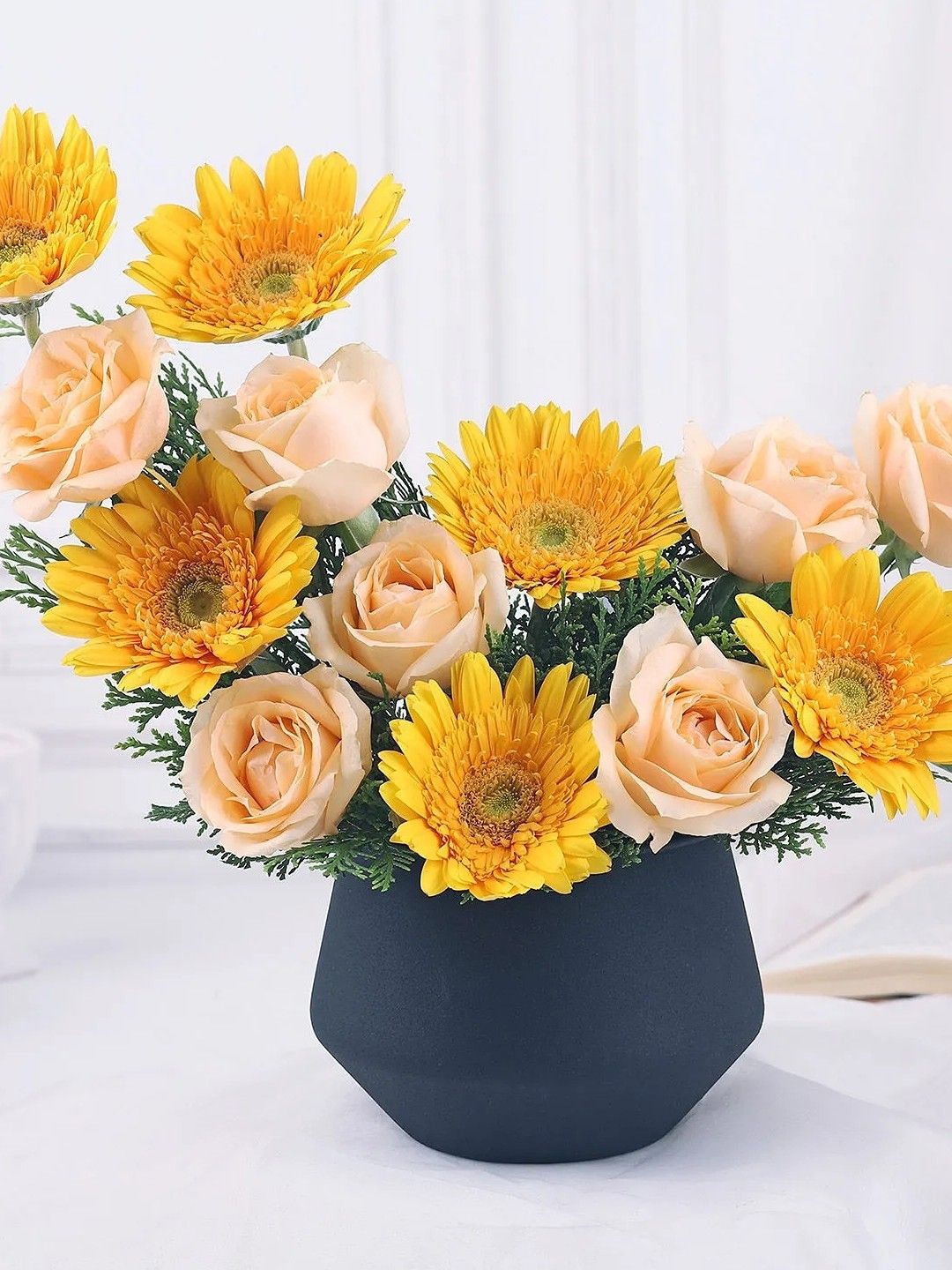 

fnp Yellow & Peach 13 Pieces Roses & Gerberas Fresh Flowers Vase