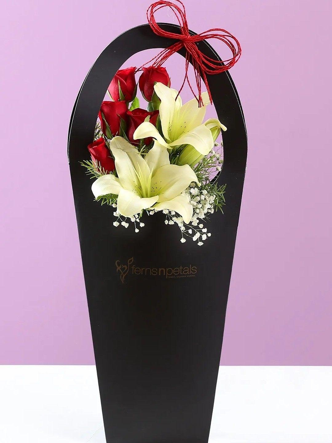 

fnp White & Red 7 Pieces Roses & Lilies Fresh Flowers Sleeve