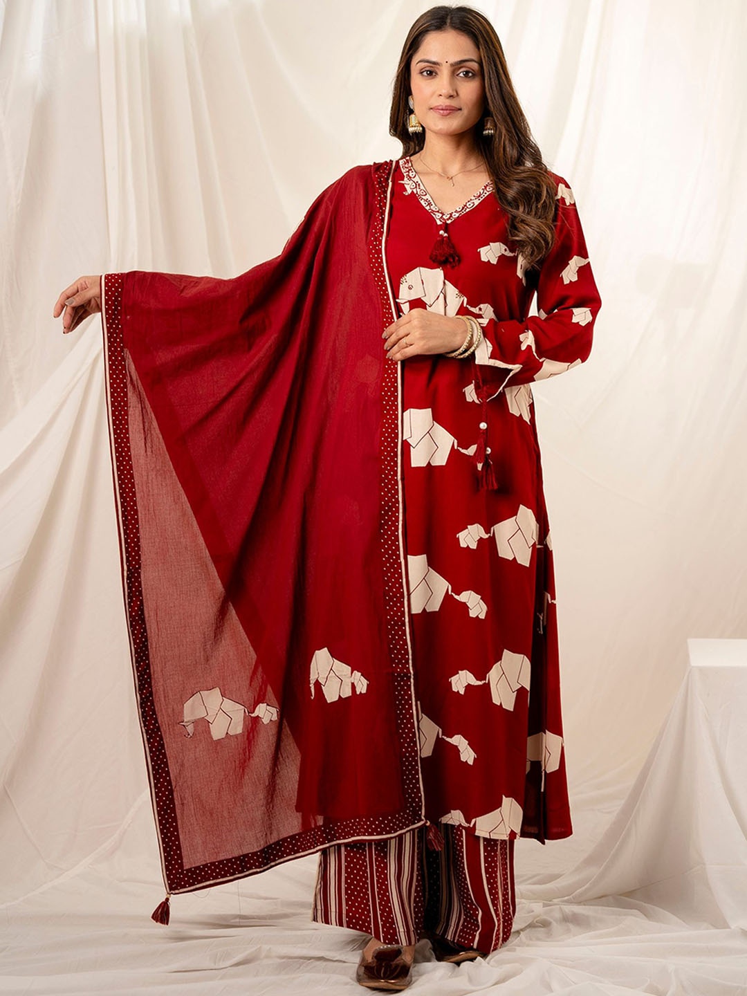 

KALINI Ethnic Motifs Printed Regular Thread Work Kurta ,Palazzos & Dupatta, Red