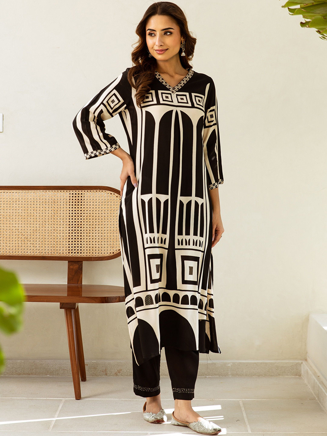 

KALINI Geometric Printed Regular Kantha Work Kurta & Trousers, Black